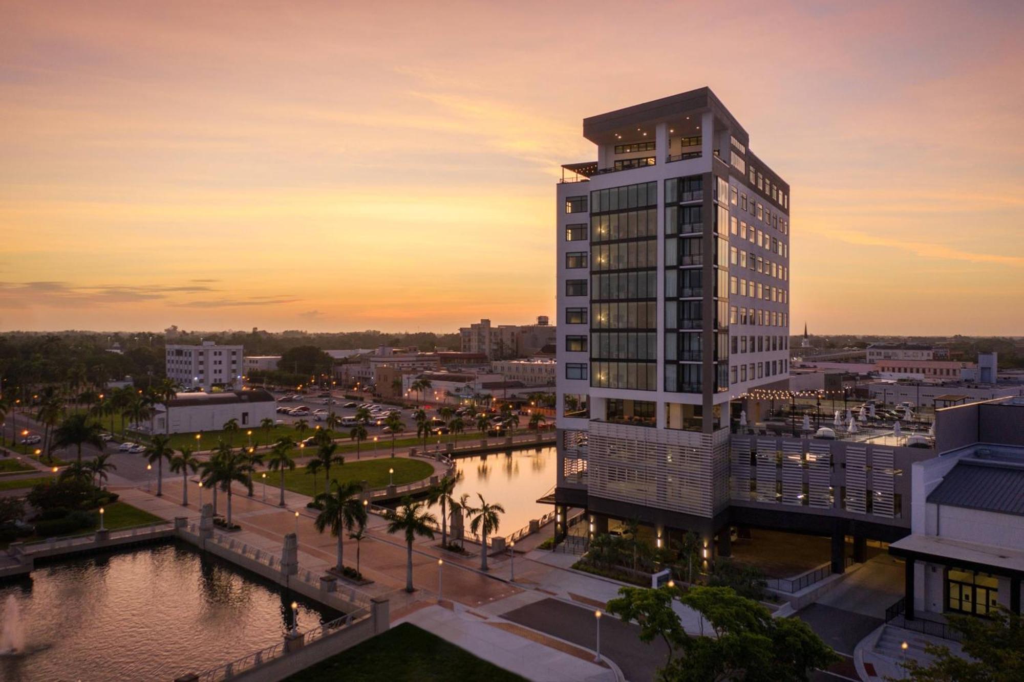 Luminary Hotel & Co., Autograph Collection Fort Myers Exterior photo